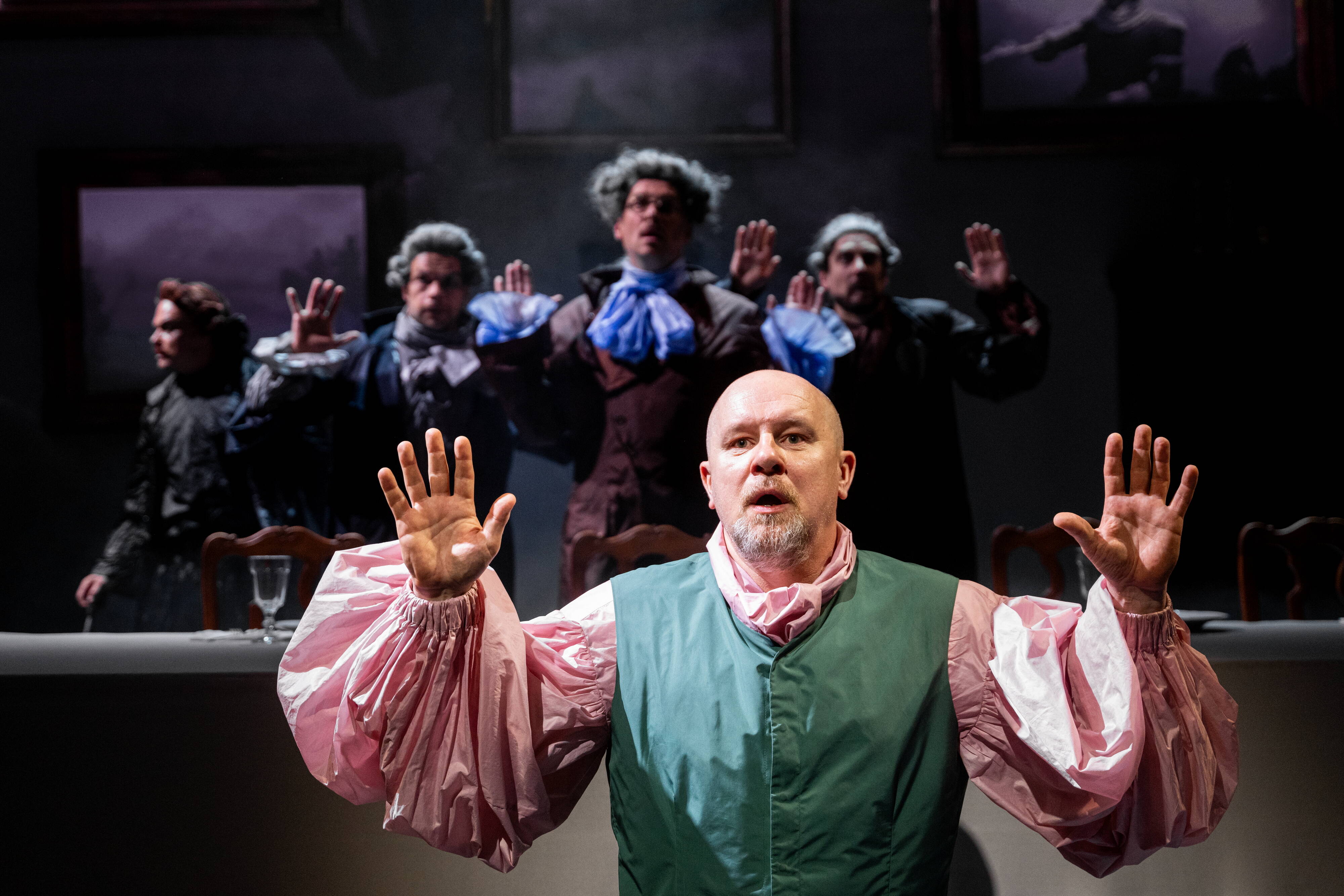 Legendinius teatro kūrėjus vienijančioje trilogijoje vaidinantis R. Cicėnas: „Kanto“ repeticijos vėl sužadino manyje prisnūdusį aktorystės alkį“