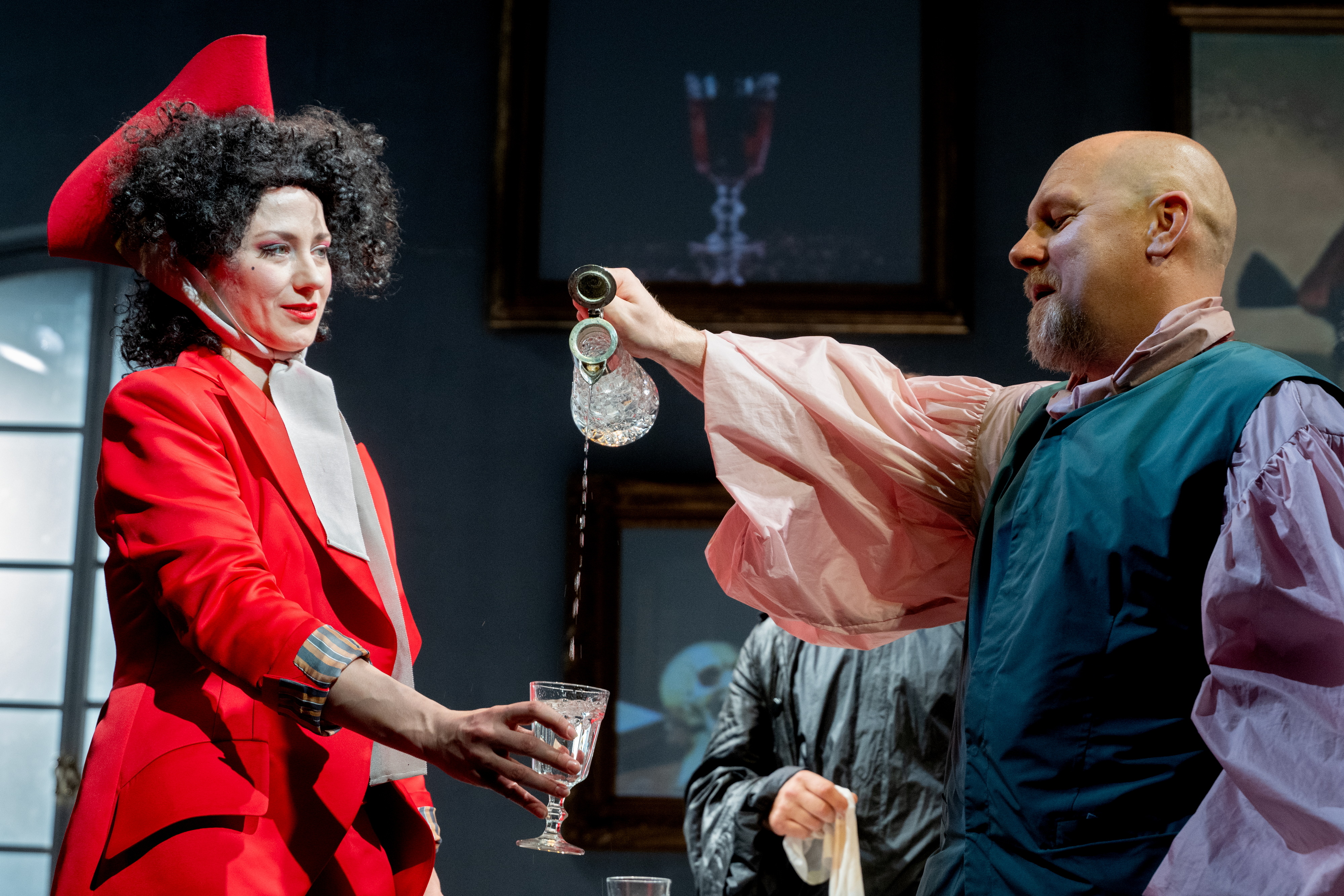 Festivalyje „COM•MEDIA“ – įvertinimai pagrindinius personažus spektaklyje „Kantas. Kambarys, kuriame negalvojama“ įkūnijantiems I. Patkauskaitei ir R. Cicėnui