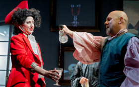 Festivalyje „COM•MEDIA“ – įvertinimai pagrindinius personažus spektaklyje „Kantas. Kambarys, kuriame negalvojama“ įkūnijantiems I. Patkauskaitei ir R. Cicėnui