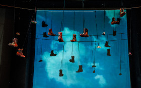 Lapkričio 30 d. turėjęs įvykti spektaklis „Mano batai buvo du“ perkeliamas į sausio 11 d.