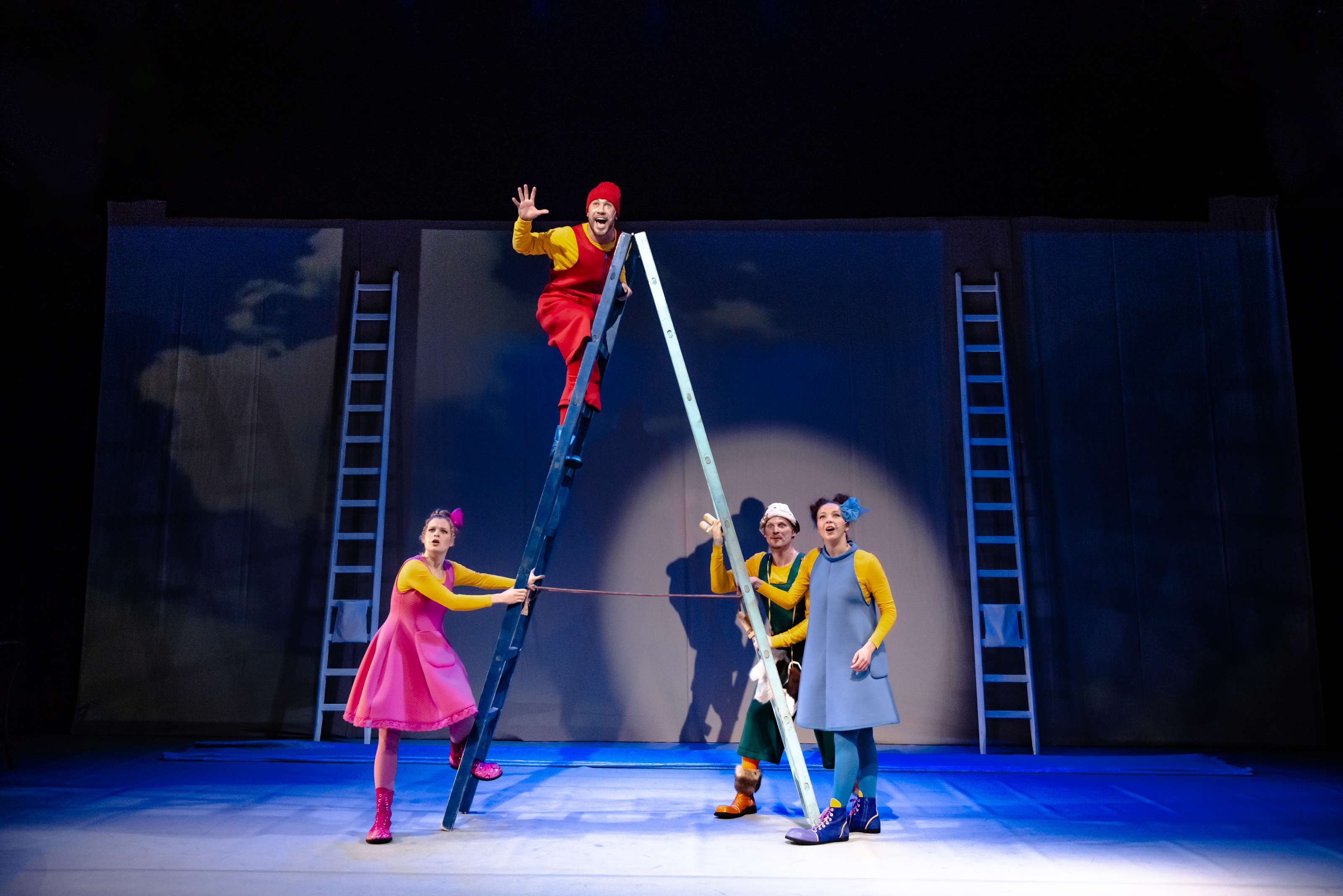 Mano batai buvo du | Perkeltas į sausio 11 d. 15 val.